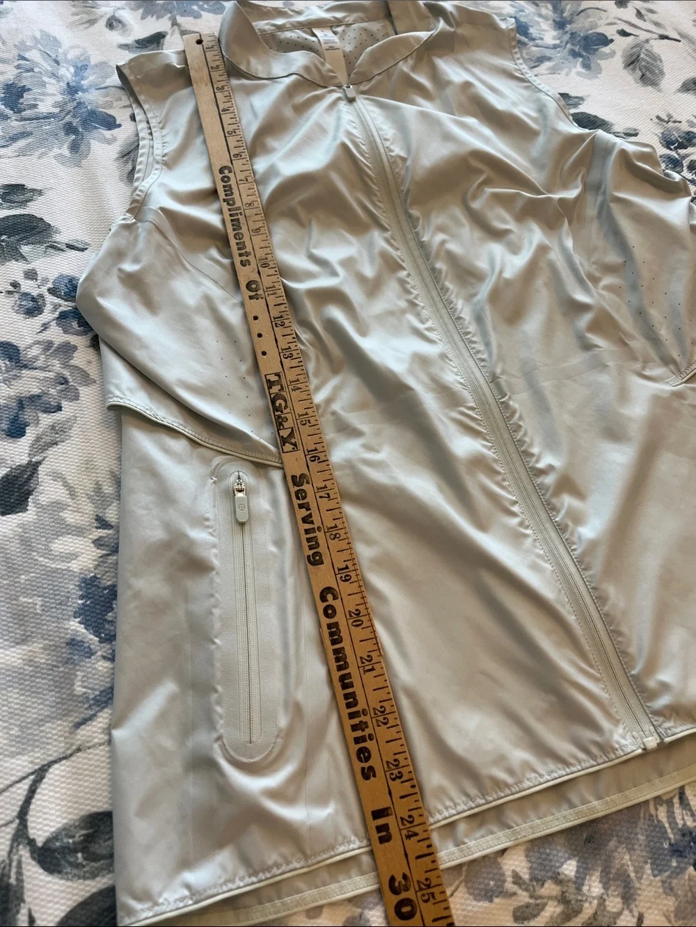 NWOT Lululemon light vest